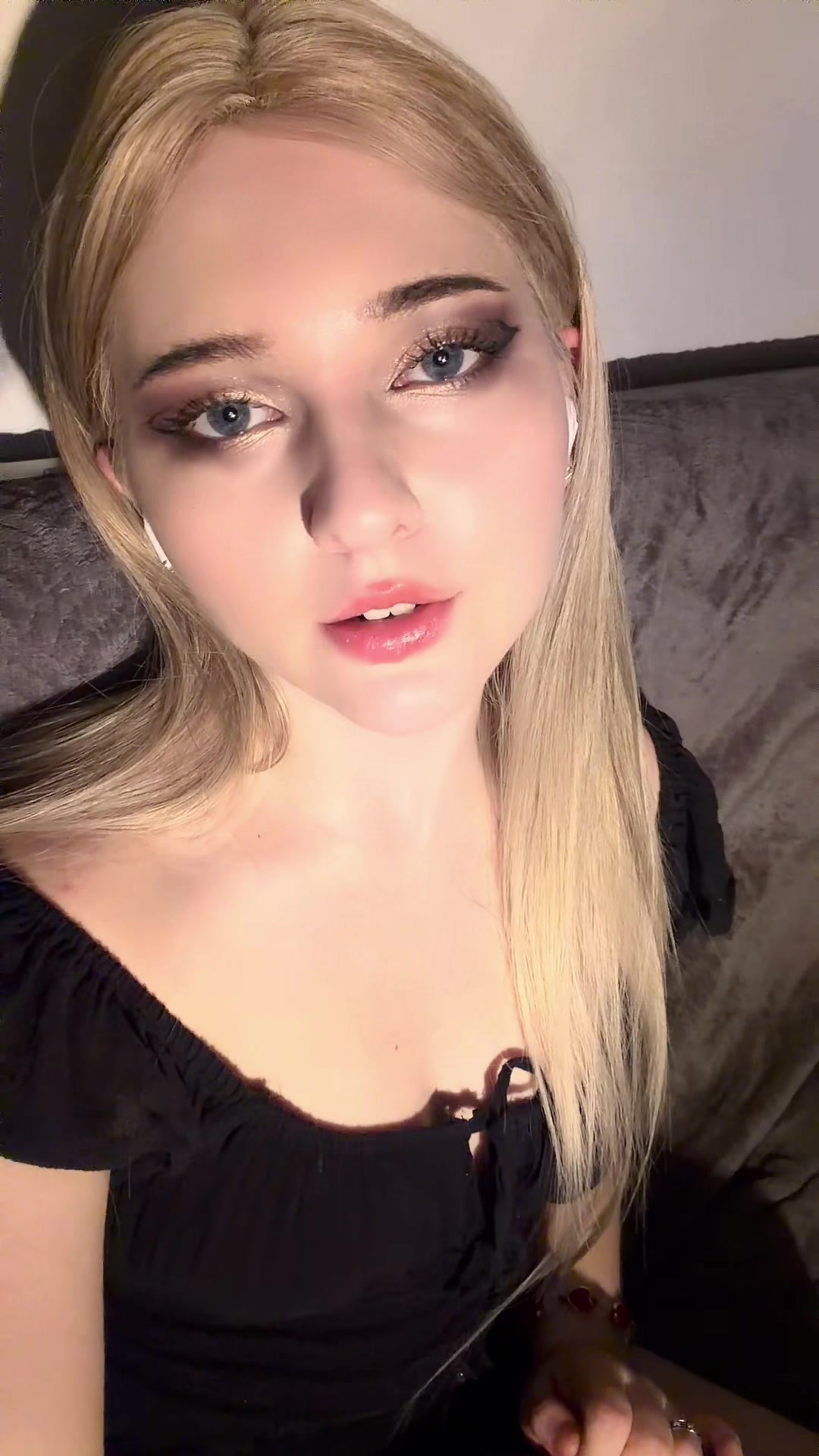 @janie_
