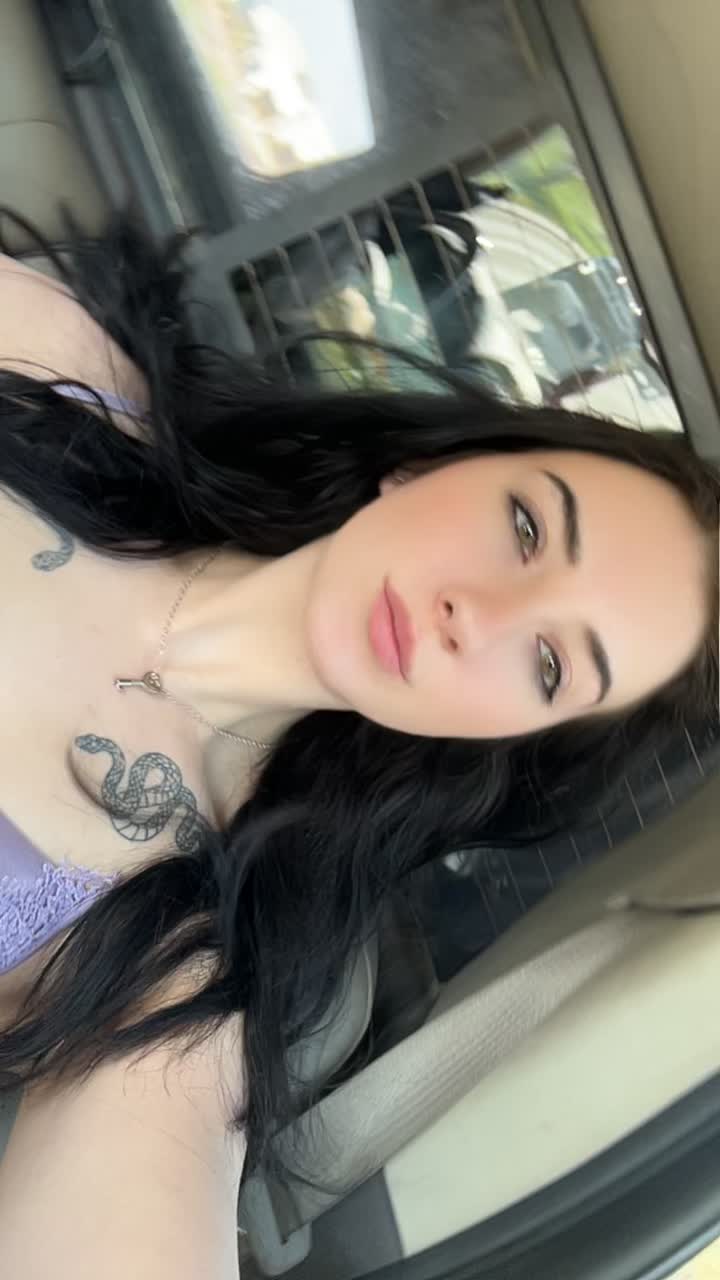 @Liv 🧛🏼&zwj;♀️