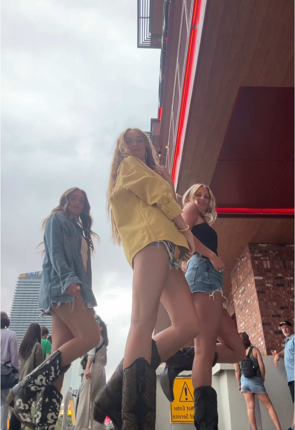 @isabella