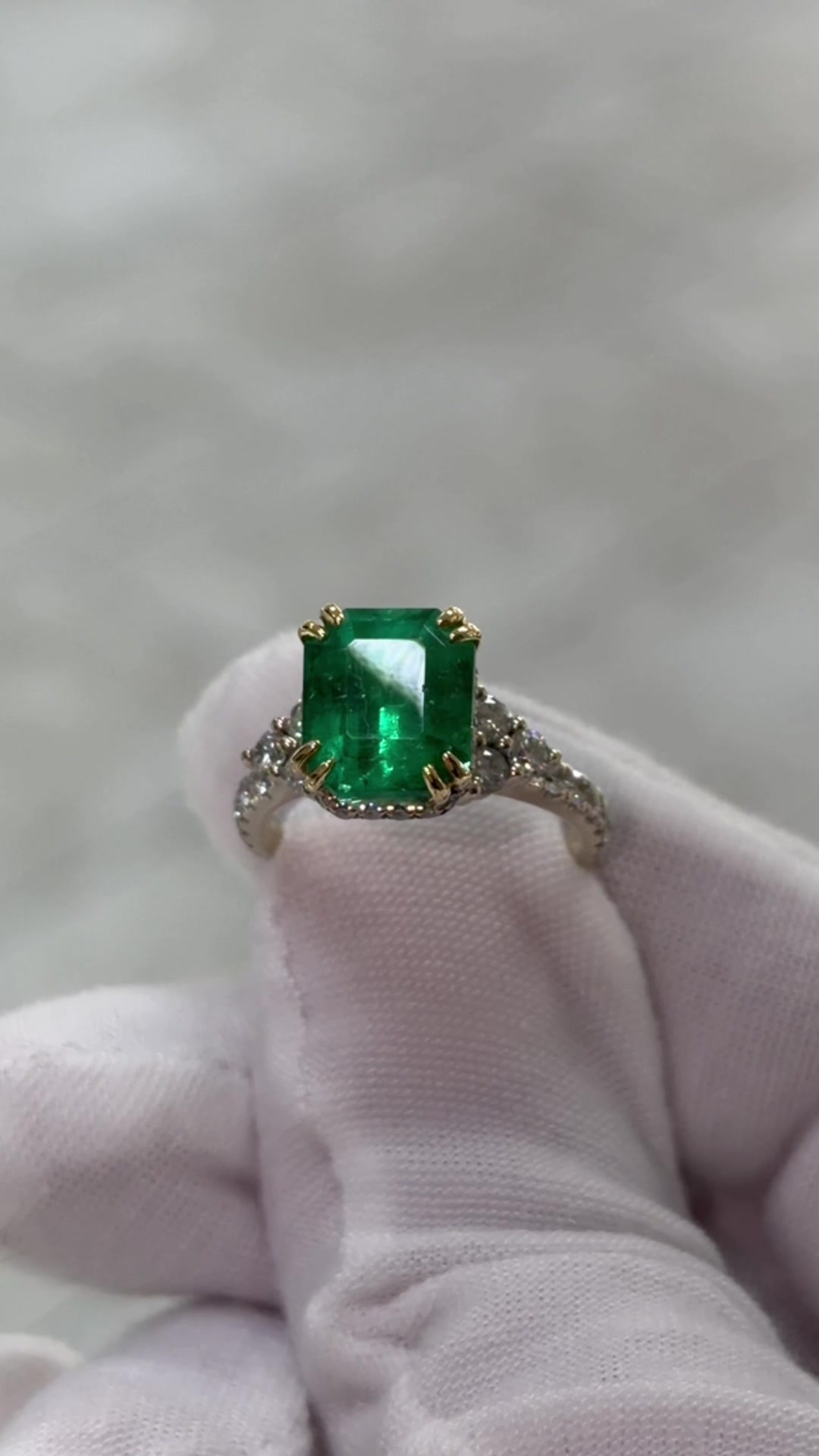 @JR Colombian Emerald