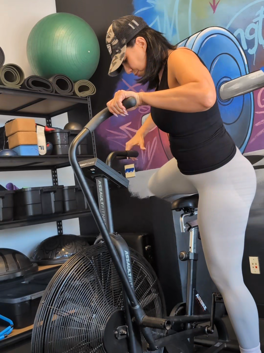 @MiaNavarro