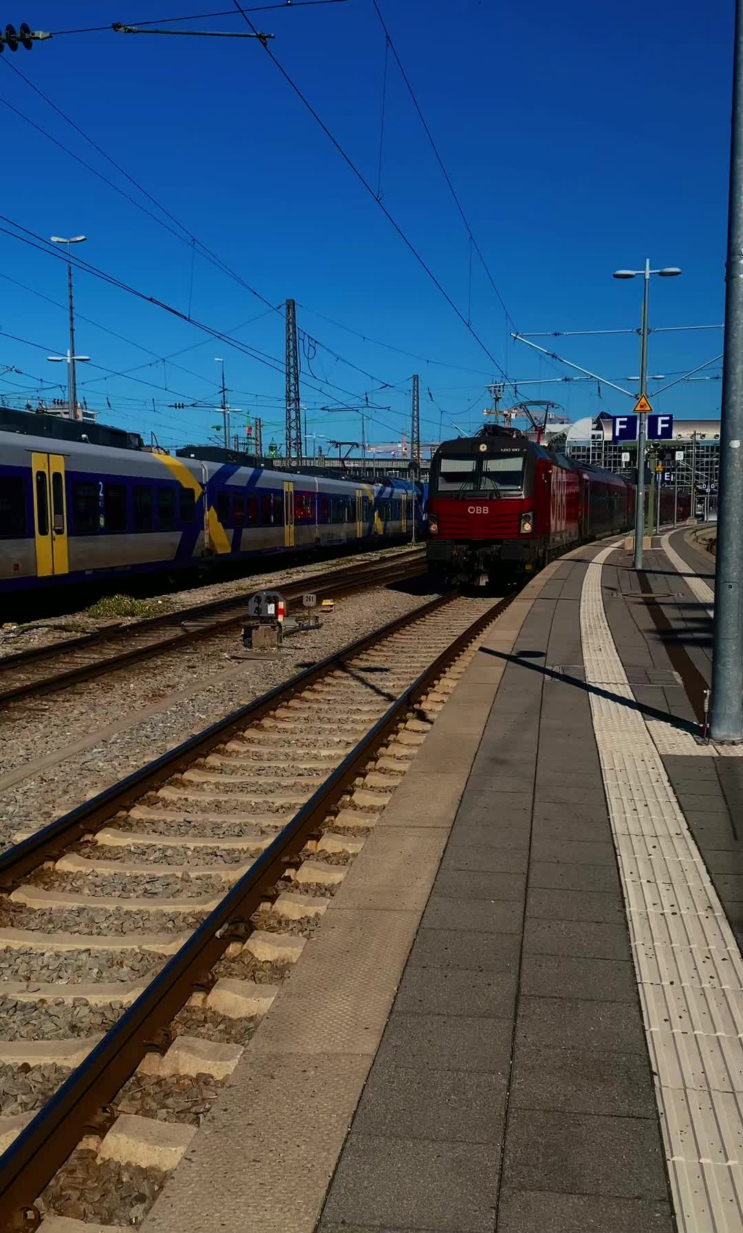 @trainspotterlevi