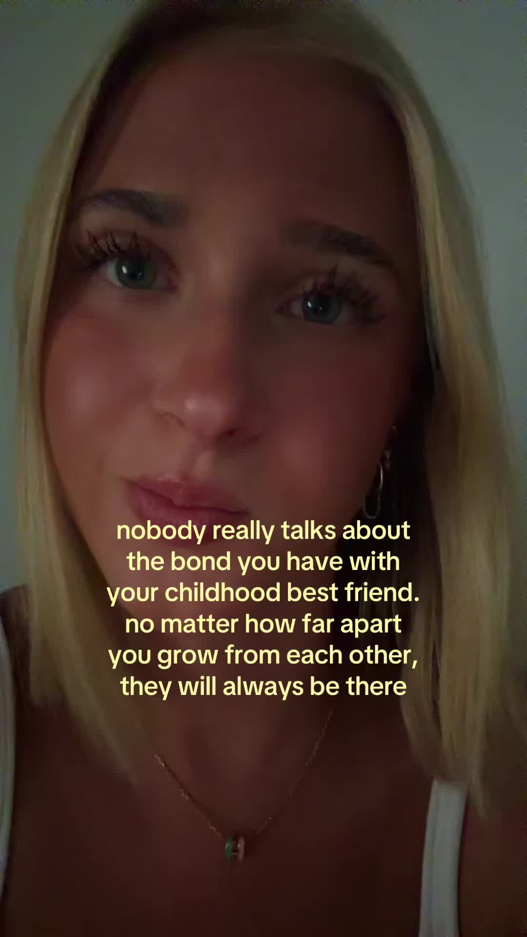 @theelliebarker