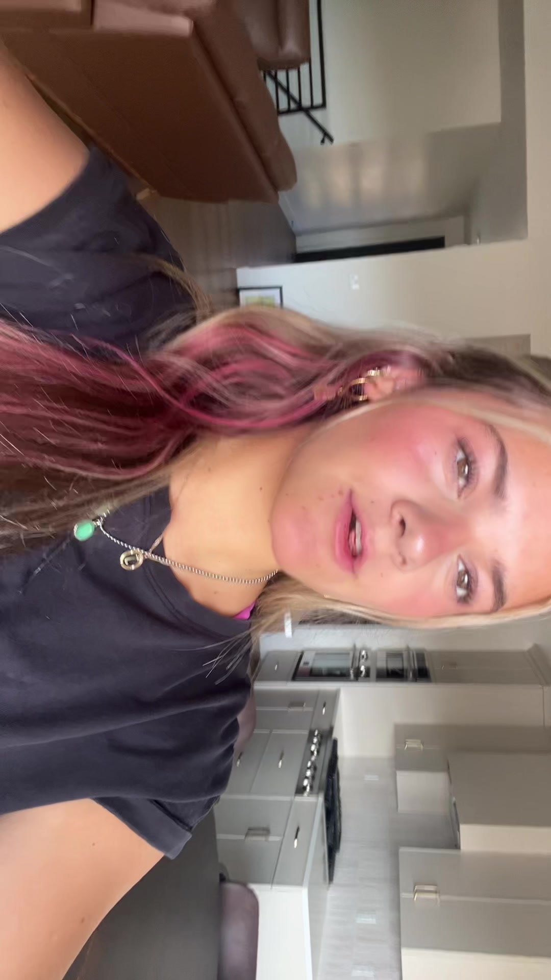 @notavawong