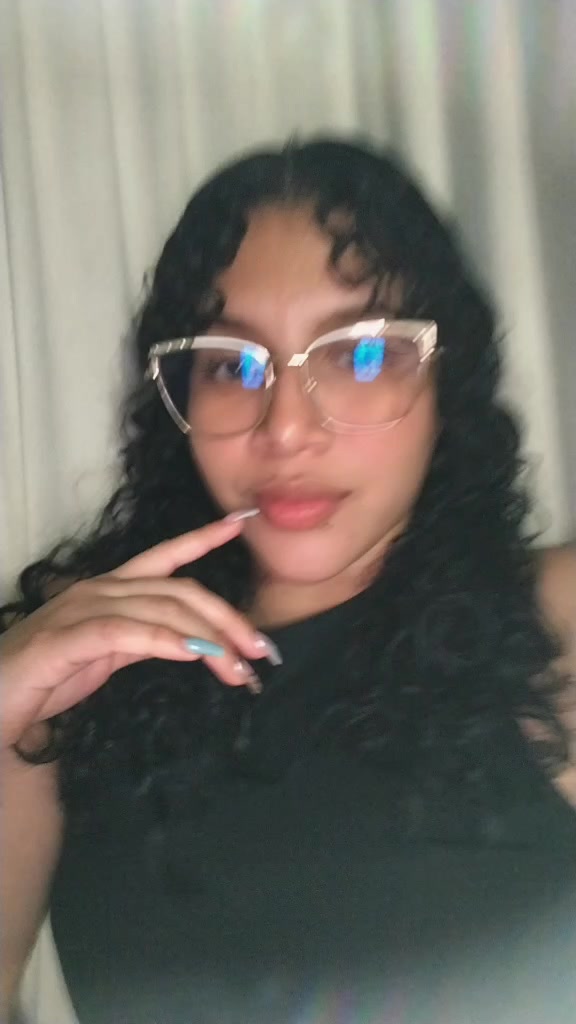 @Mónica🖤.