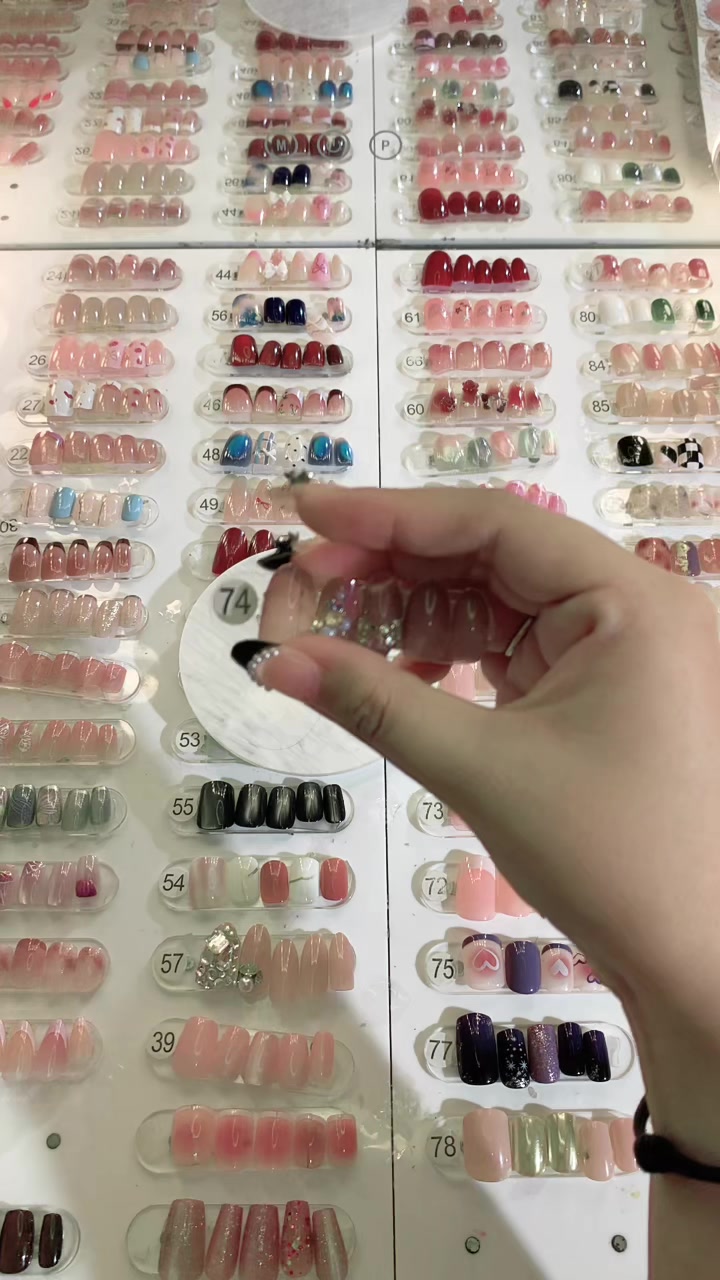 @Molly Nails Ind