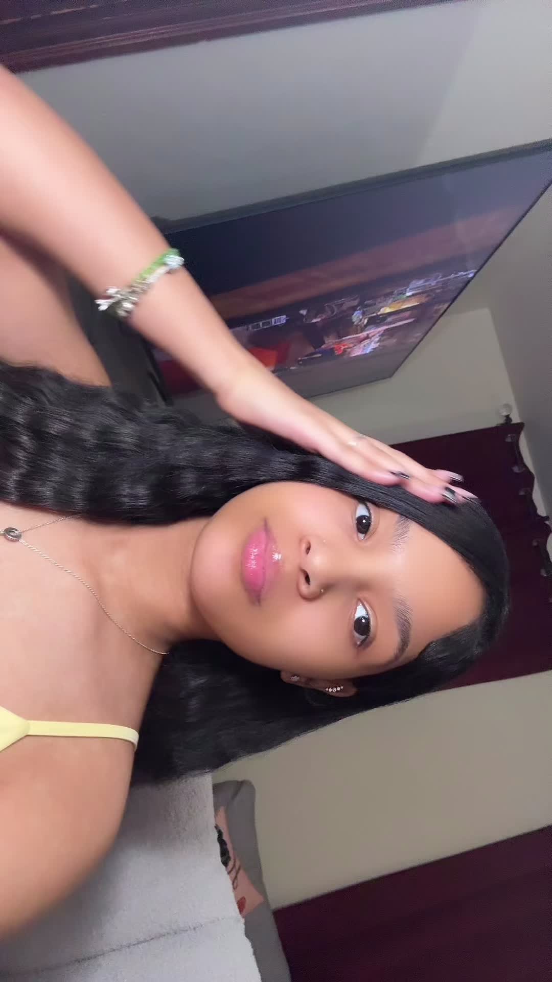 @LizzyB💚