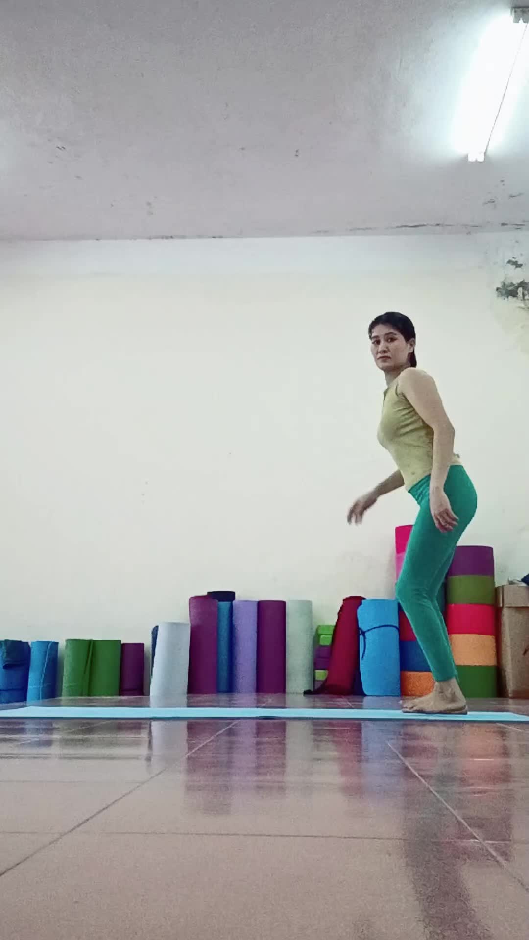 @Hoàng Thùy Yoga💯