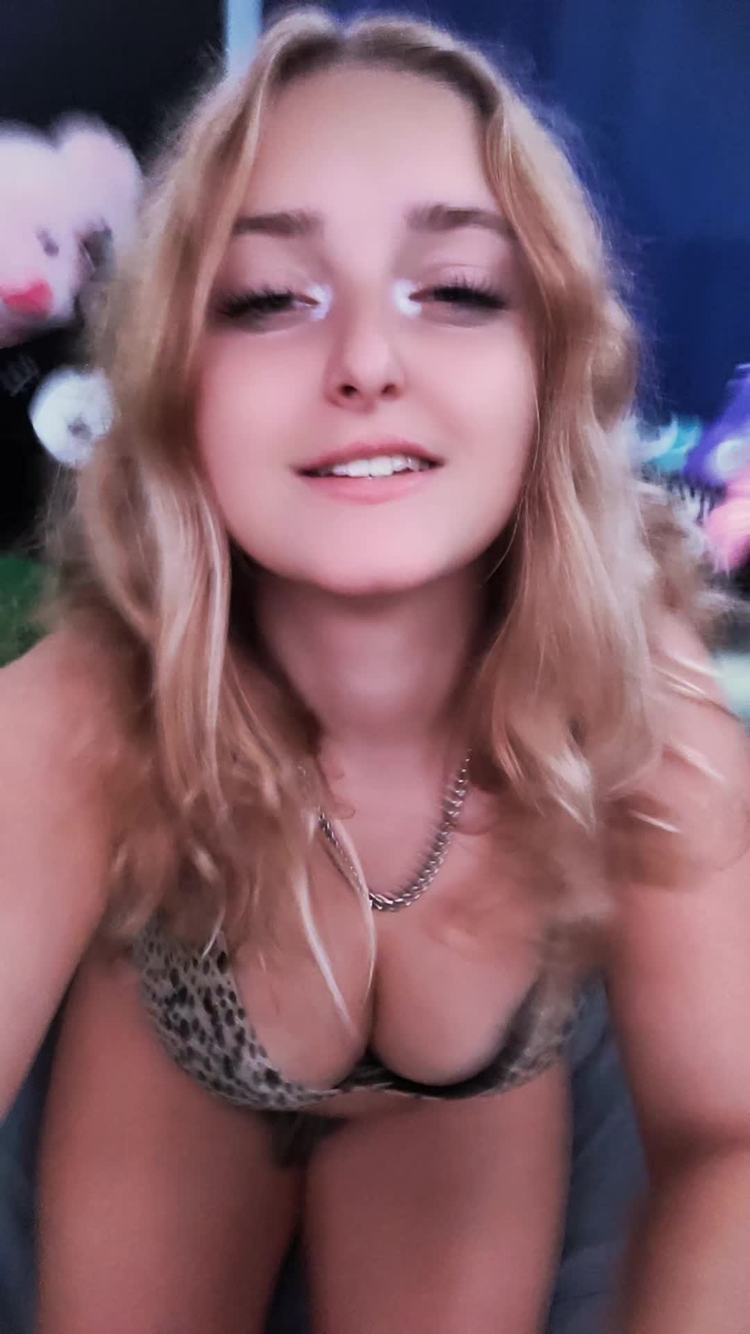 @Megan😻🖤