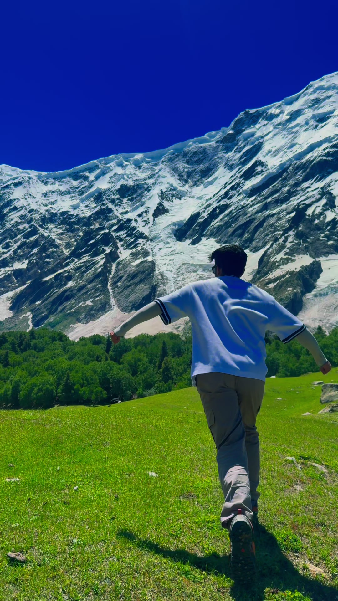 @Ewaaj Khan 🇵🇰