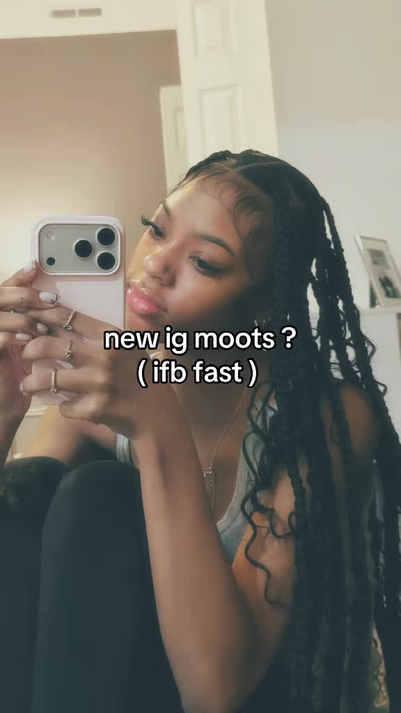 @ᥫ᭡.