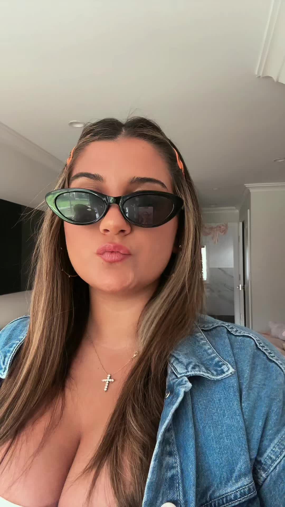 @julessalbanese