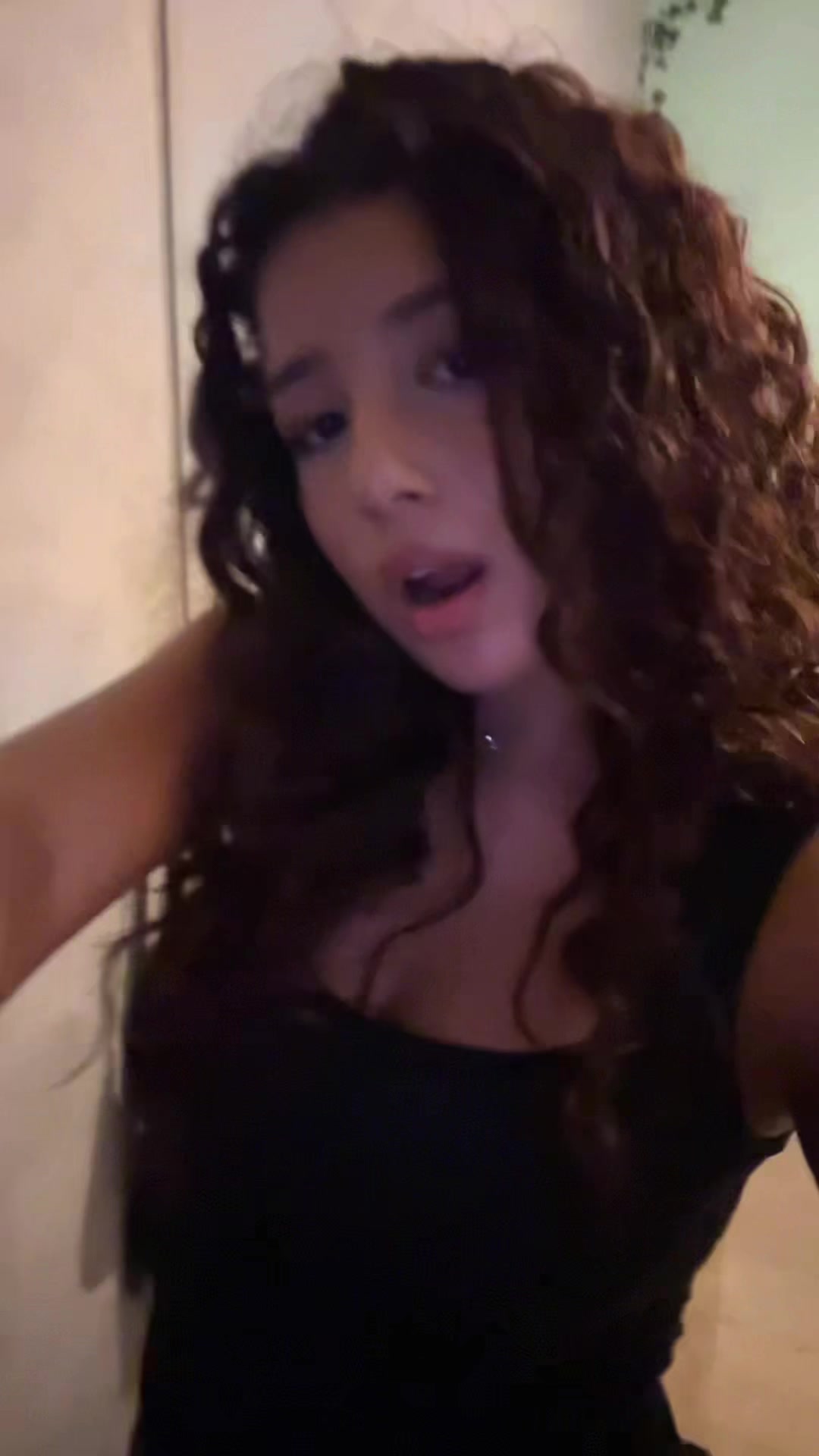 @￴