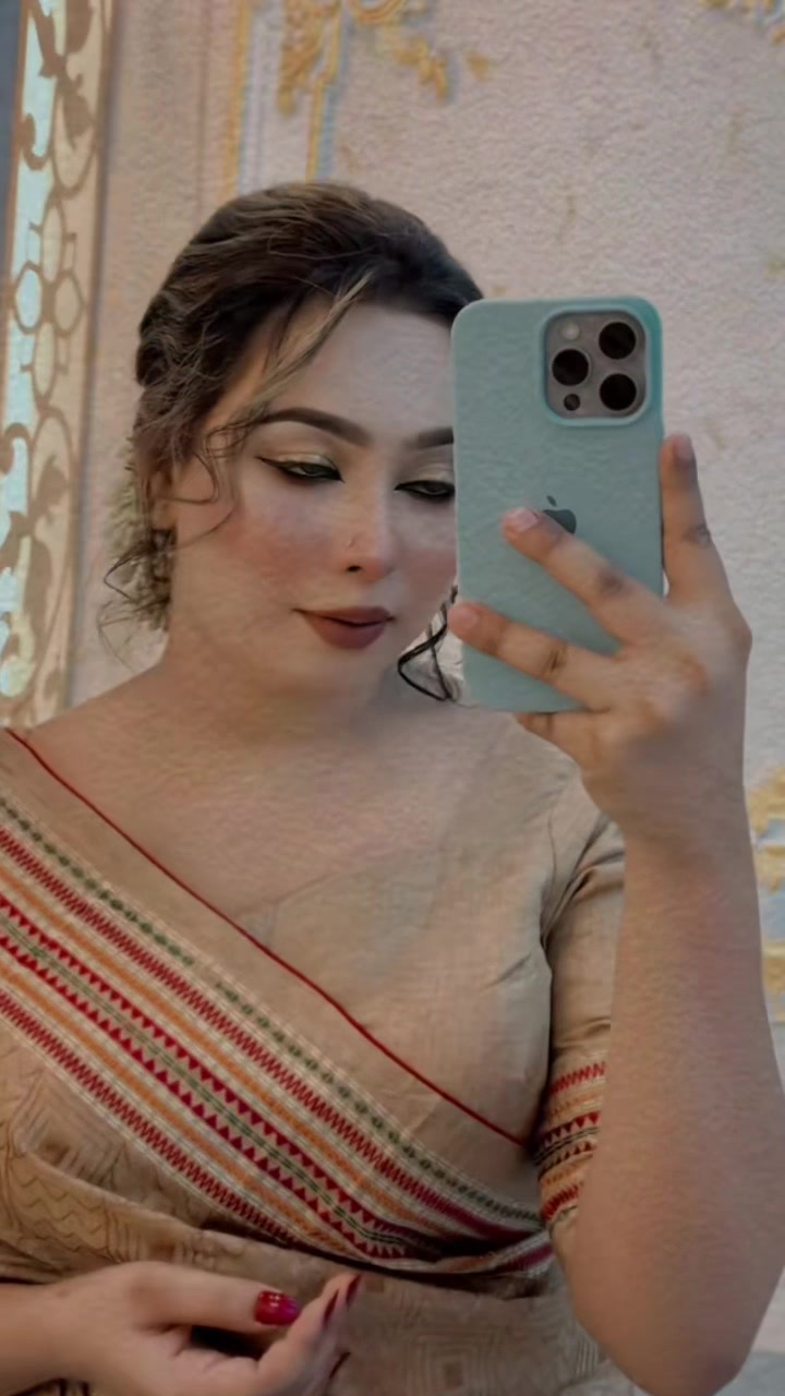 @Mayhar’s makeup touch