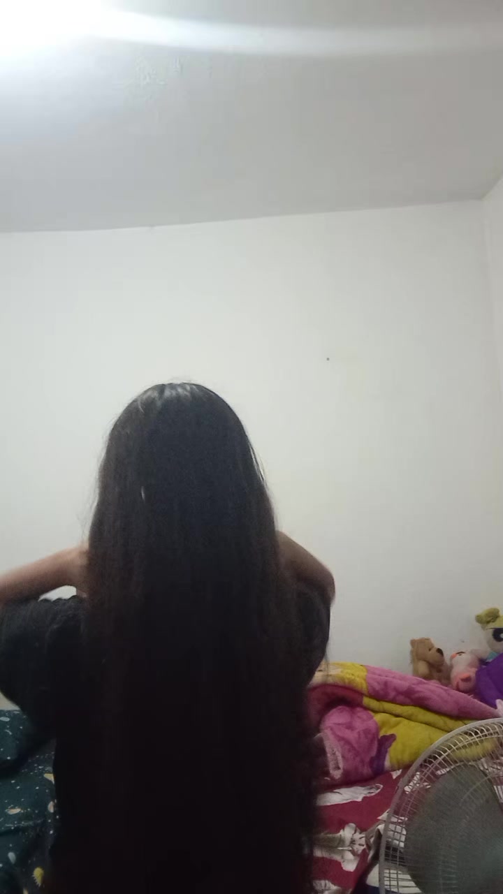 @la niña del pelo largo,