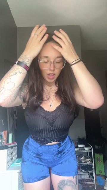 @Jenn✨🖤