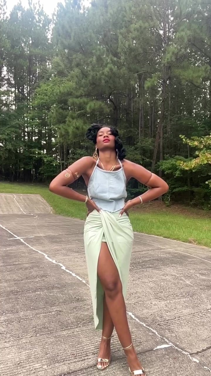 @TheeJamesiaMonroe