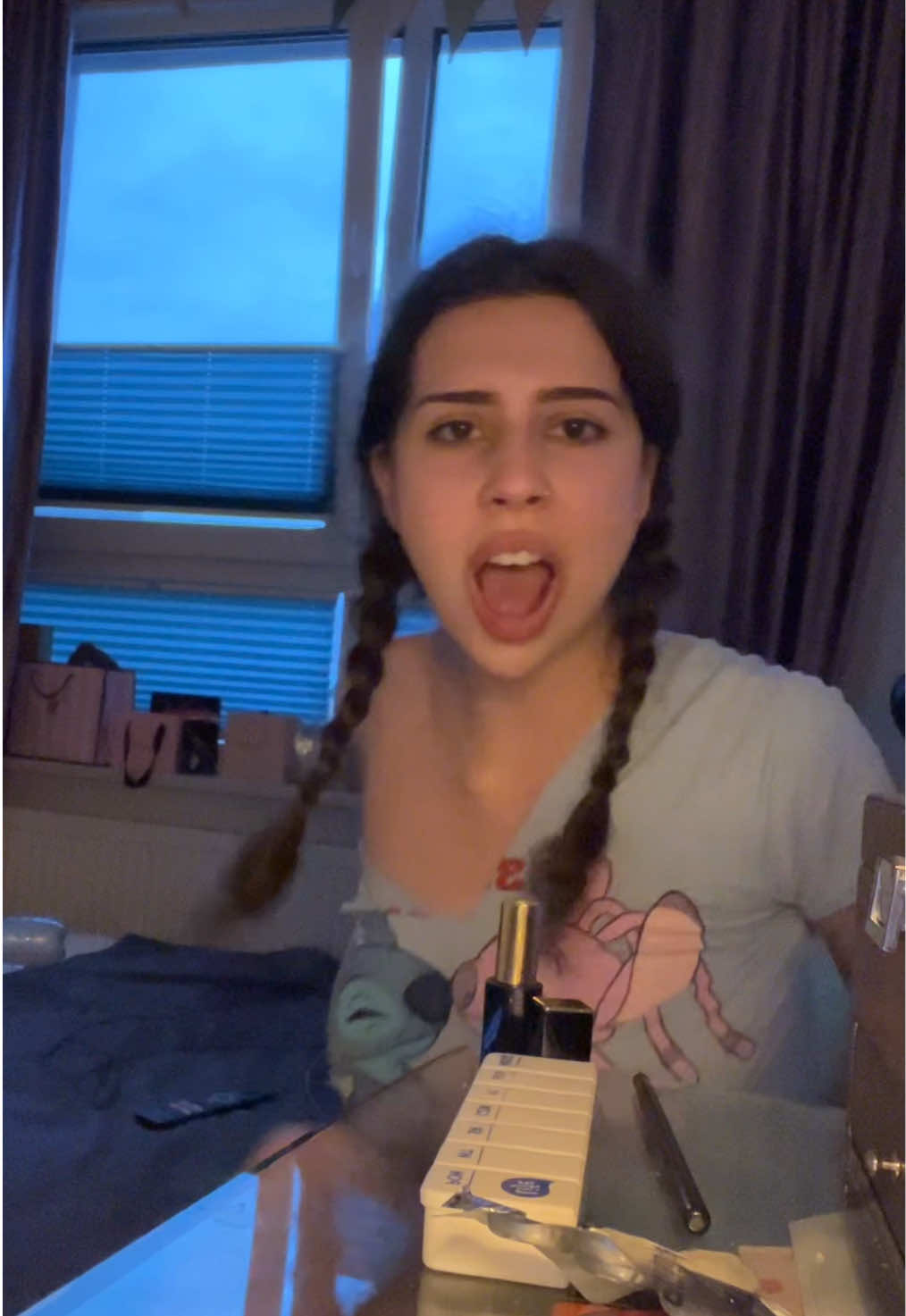 @Ameliamakaruk_
