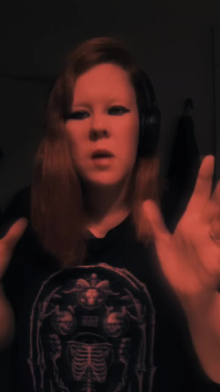 @Charlene 🖤🌹🦇