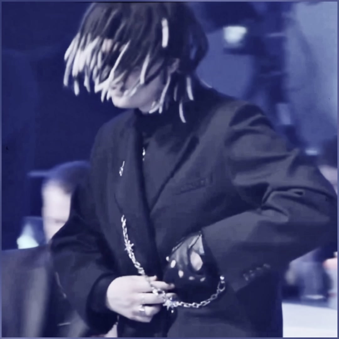 @𝖒