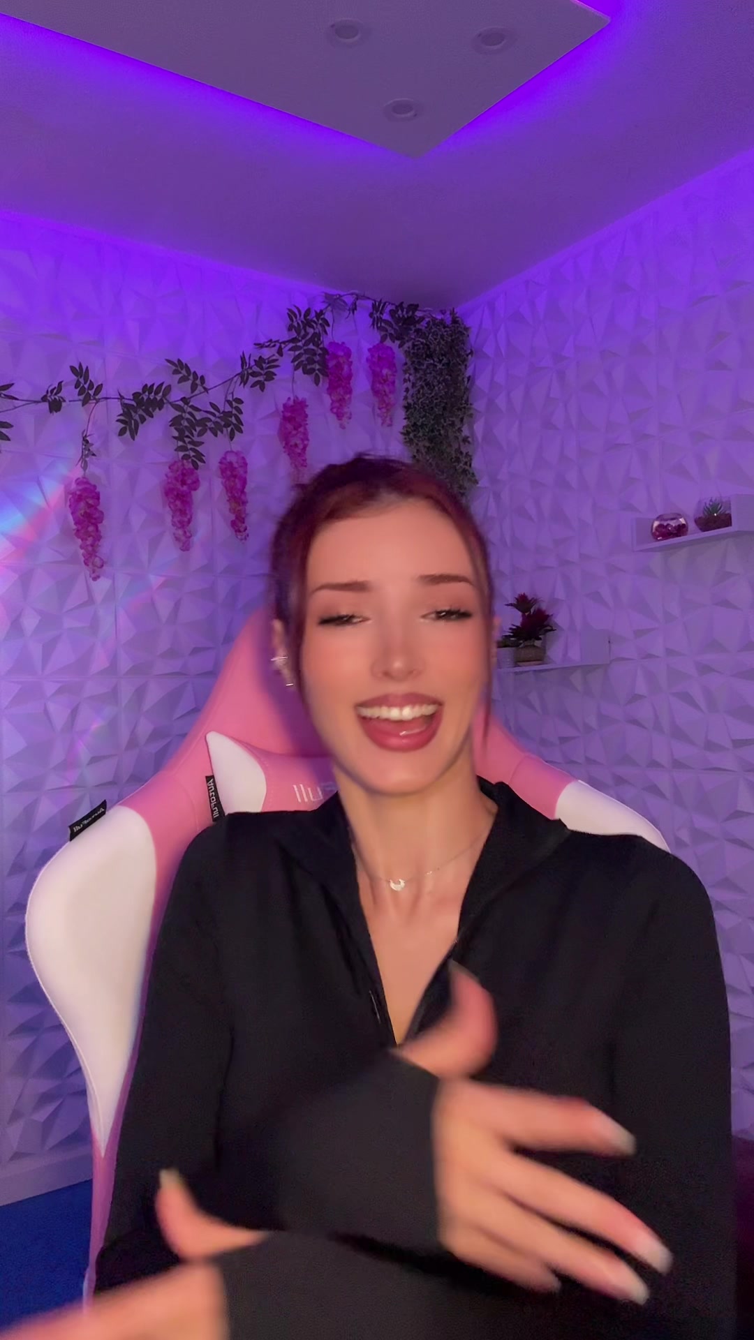 @Faviola🌙