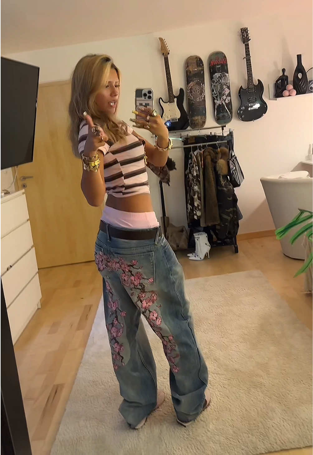 @Isabella