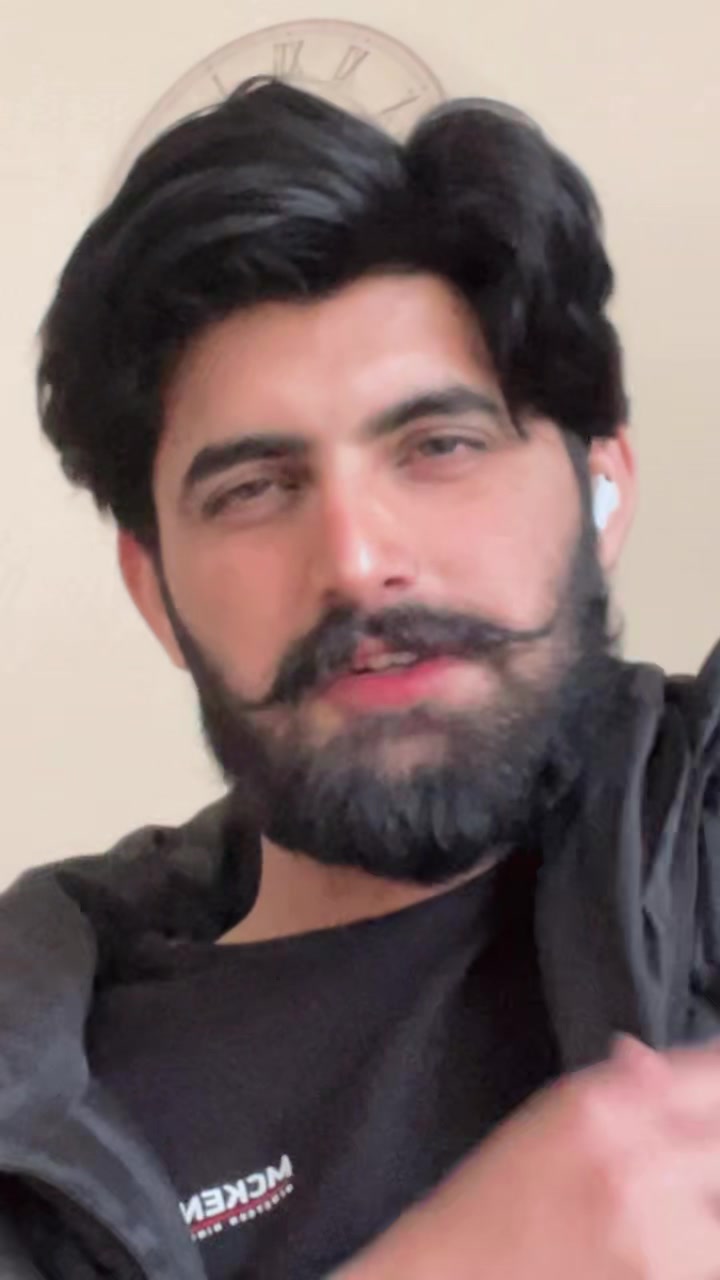 @Hamza Gujjar🇬🇧🇵🇰