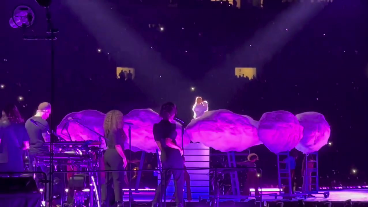 @𓂃꙳⋆videos from the eras tour