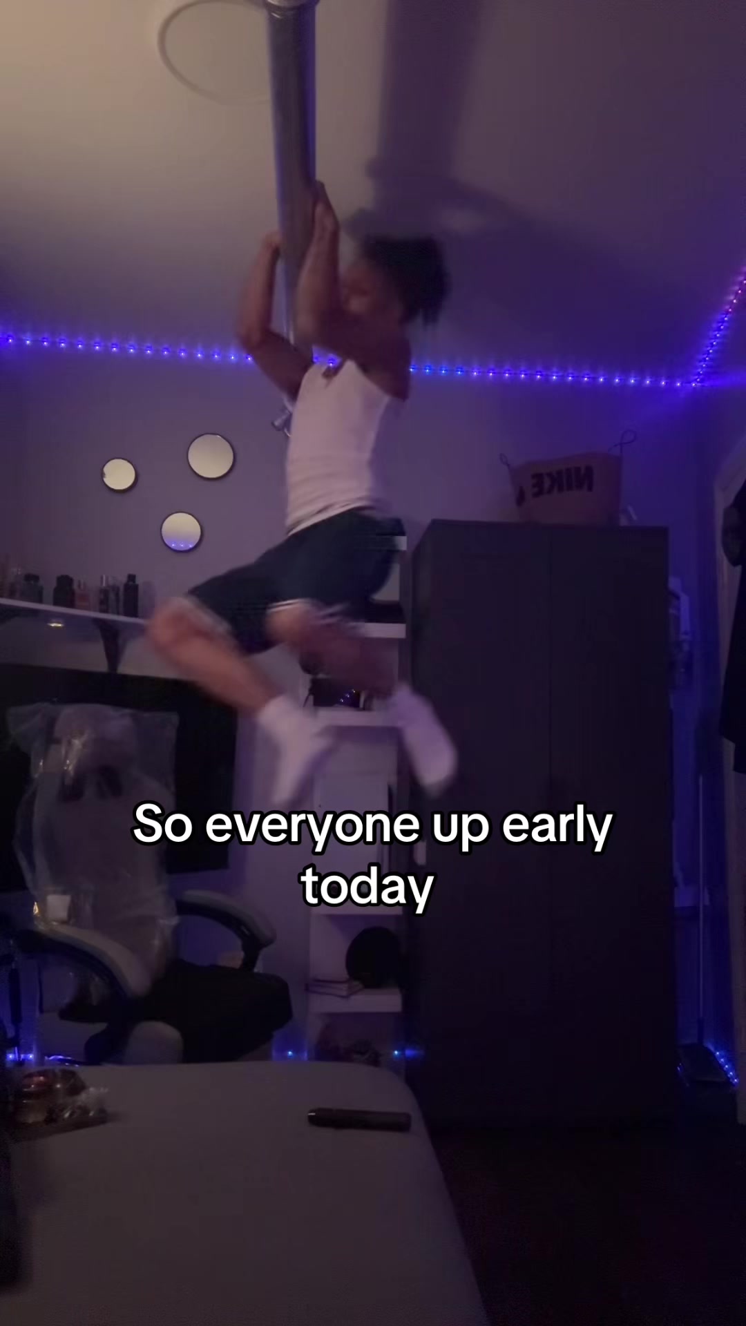 @astackzzz_