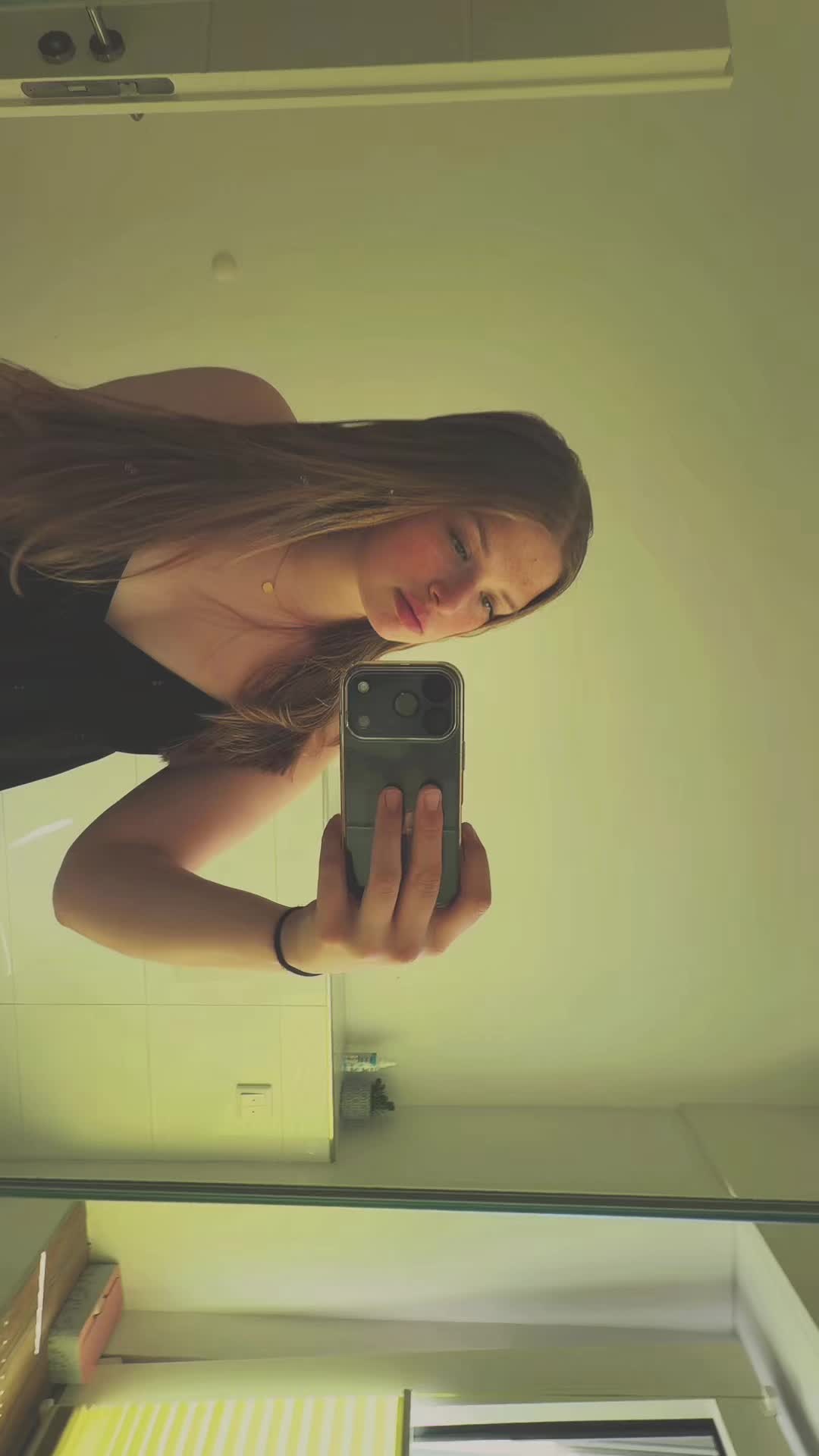 @leonie.bcm