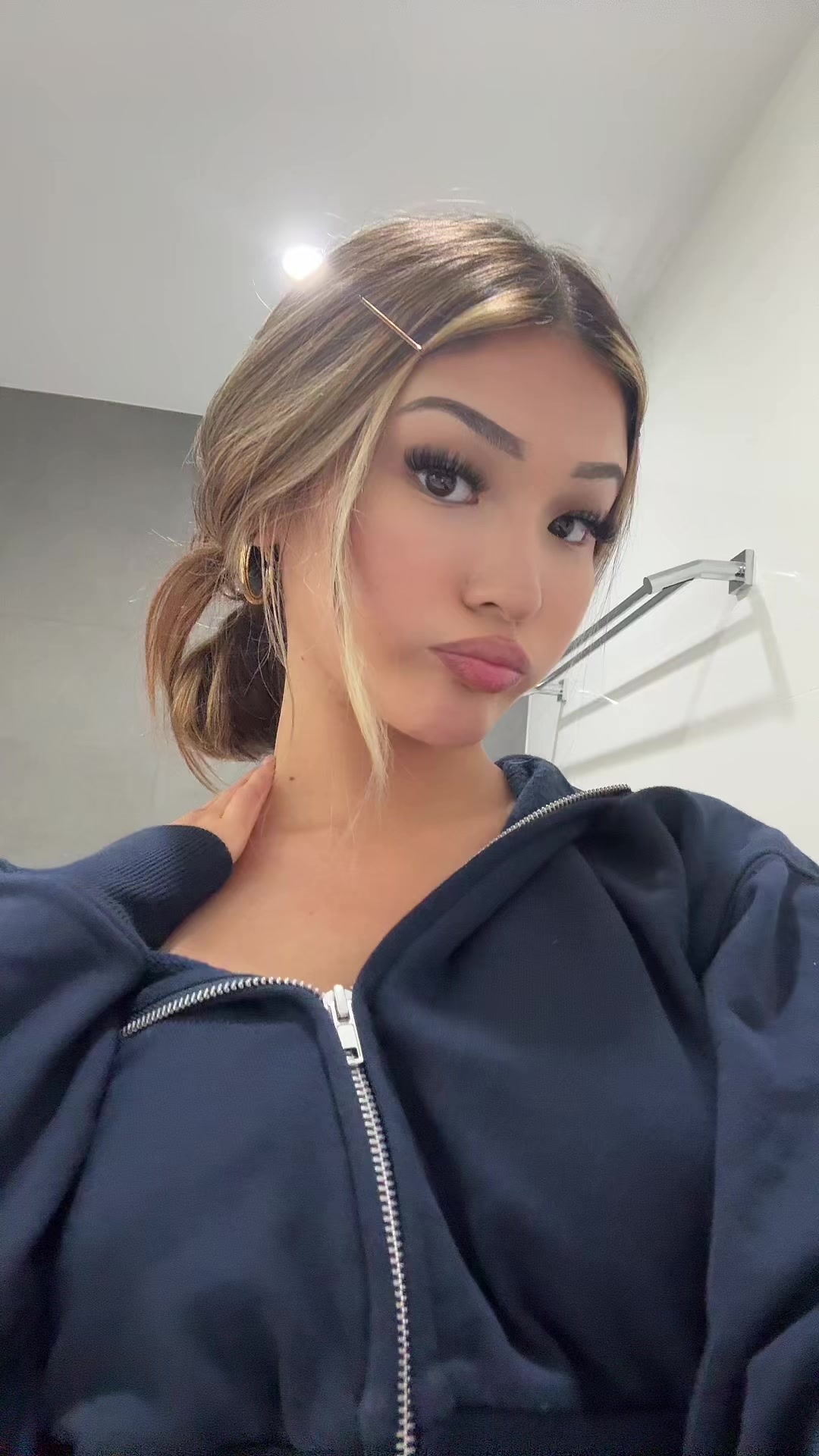@️