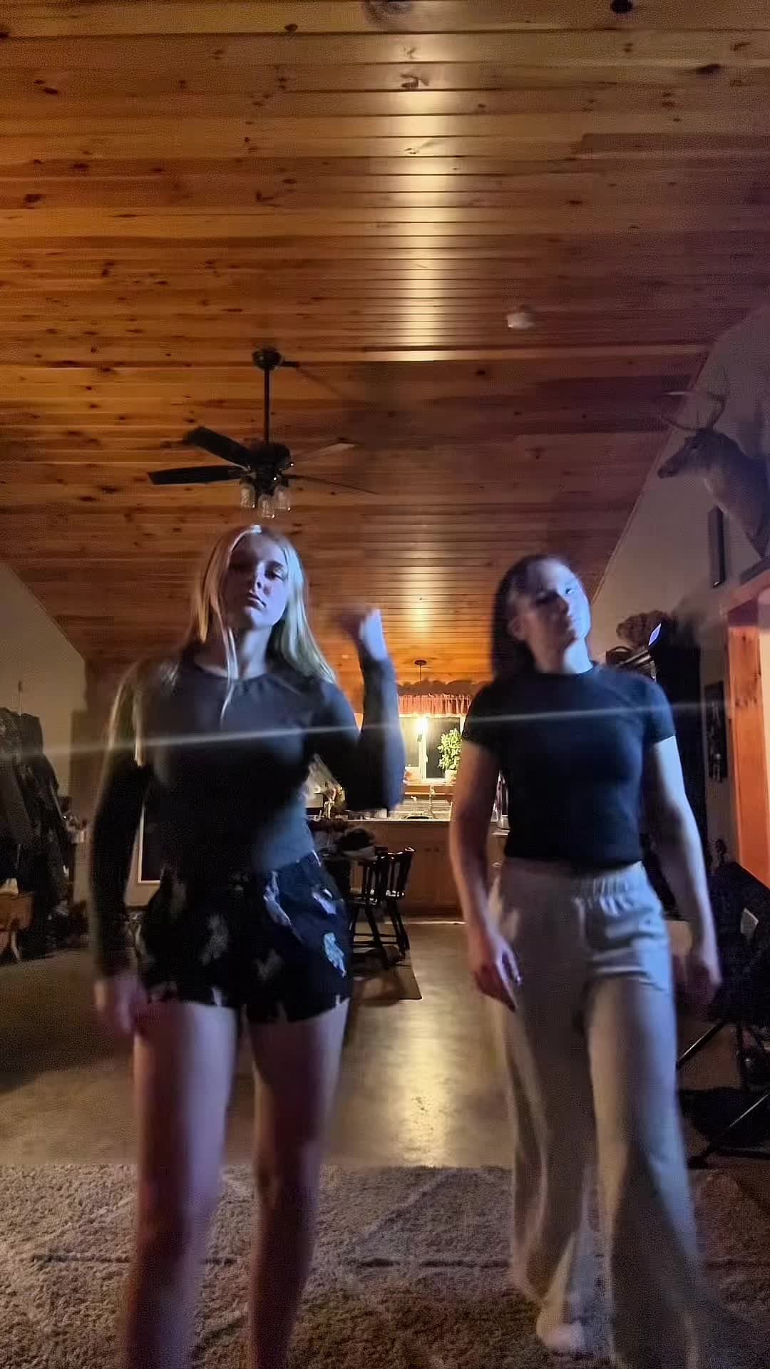 @⃟