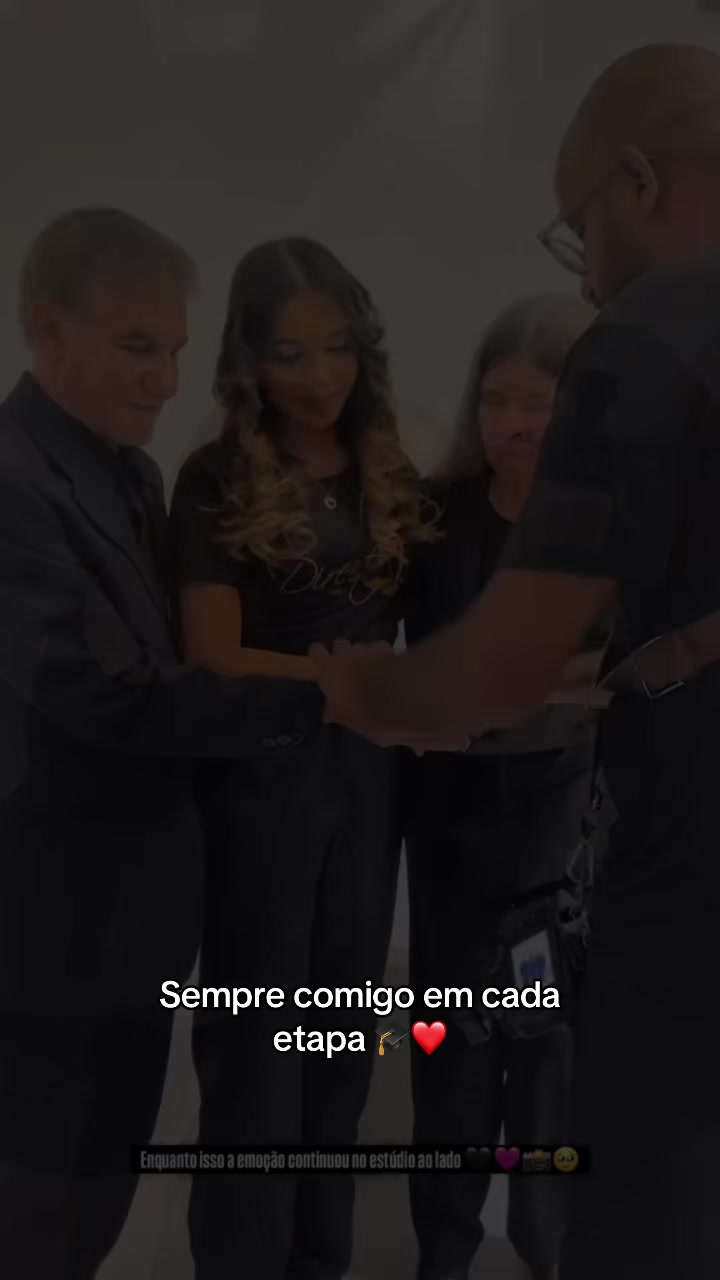 @Livia Tavares💌