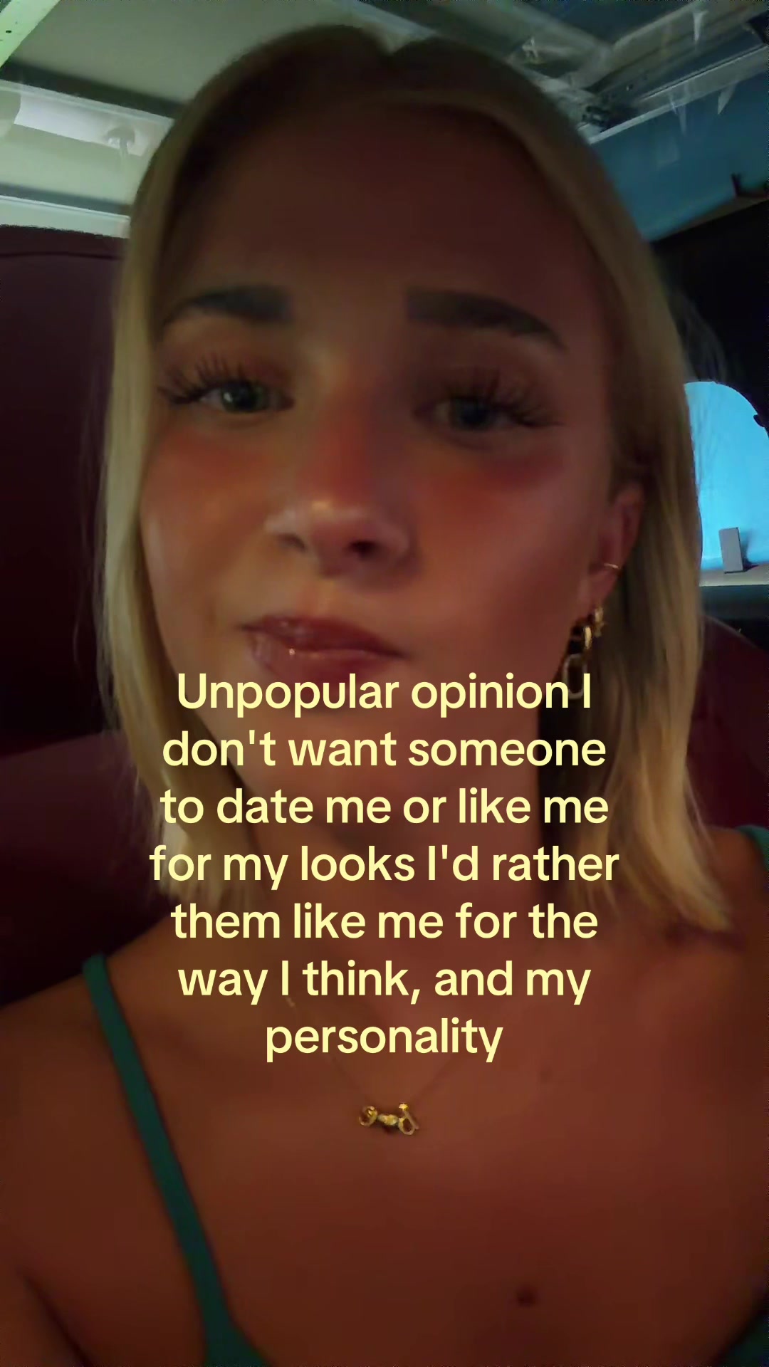 @theelliebarker