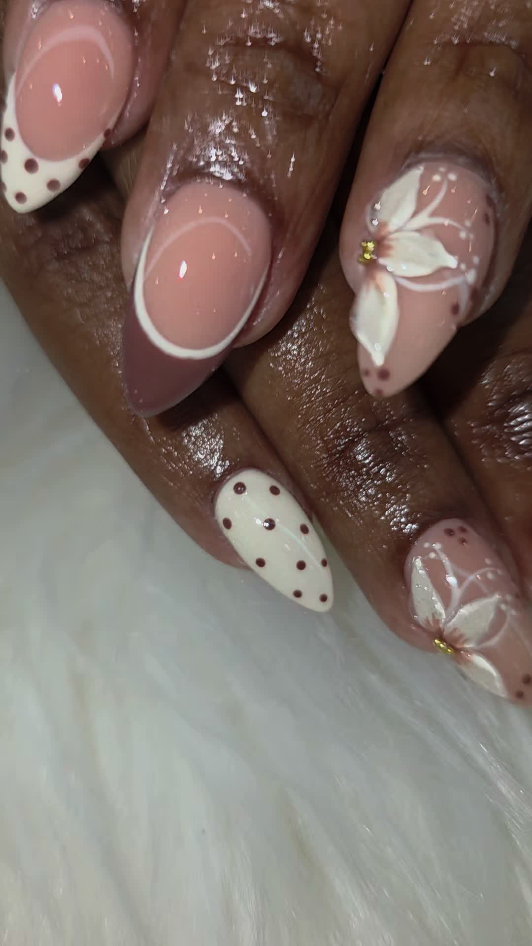 @AnneNails