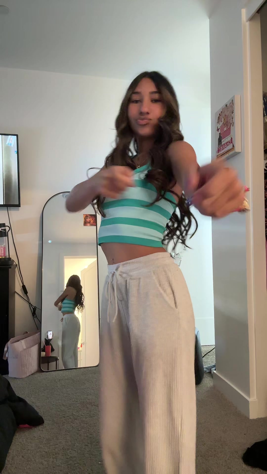 @bella