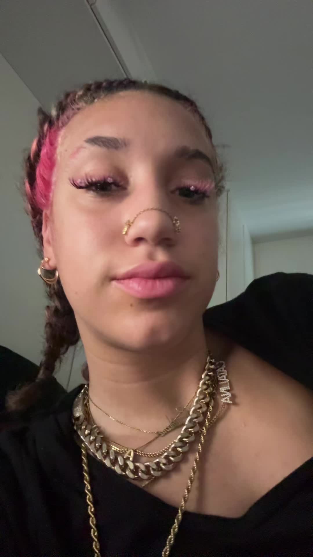 @Nichole_11_