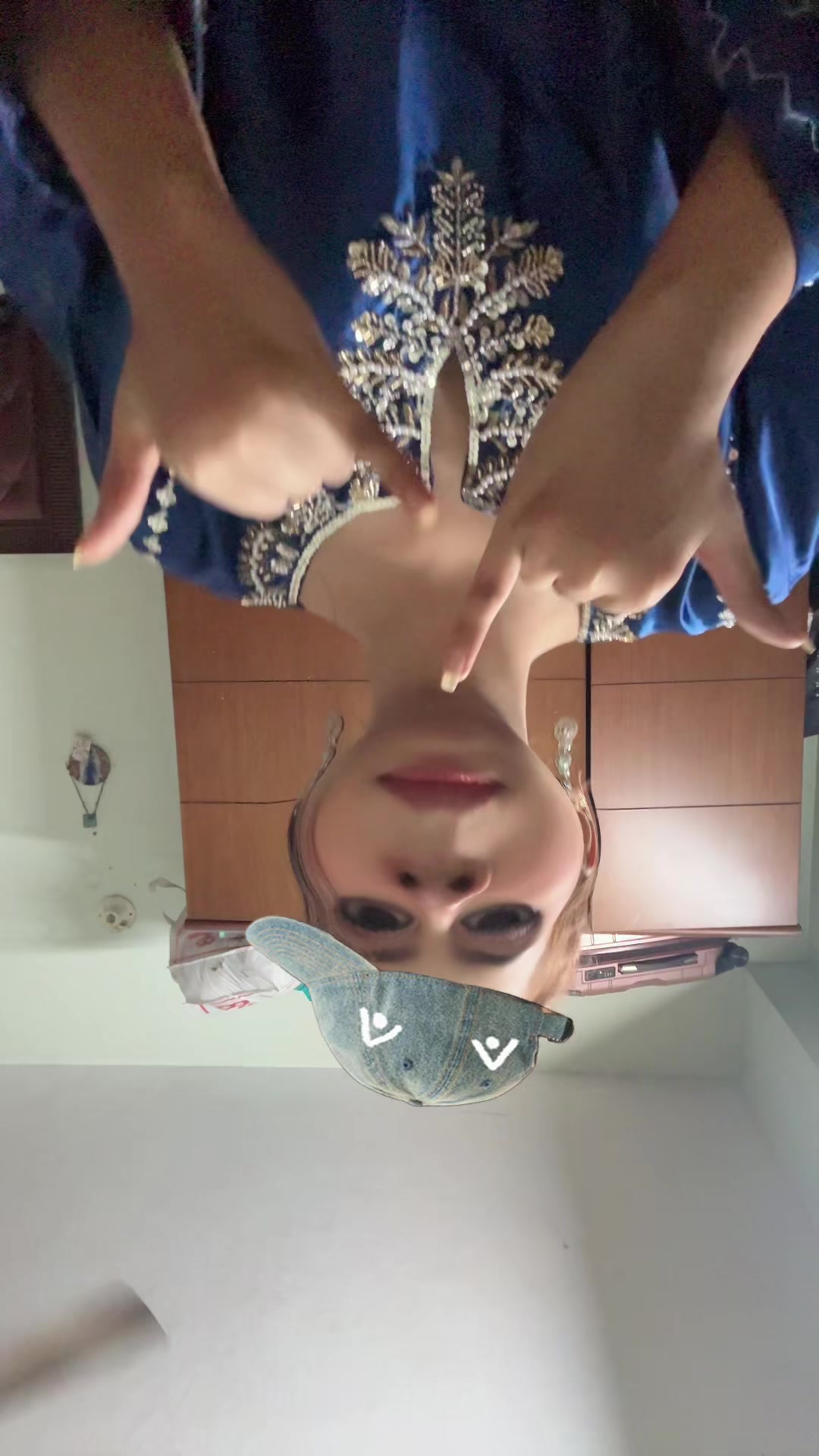@xshaya×