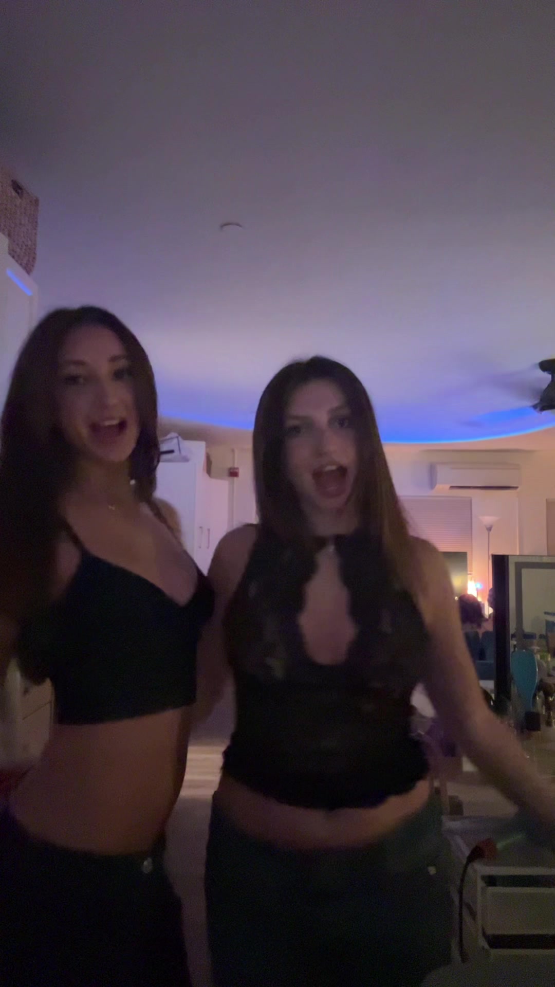 @Bella