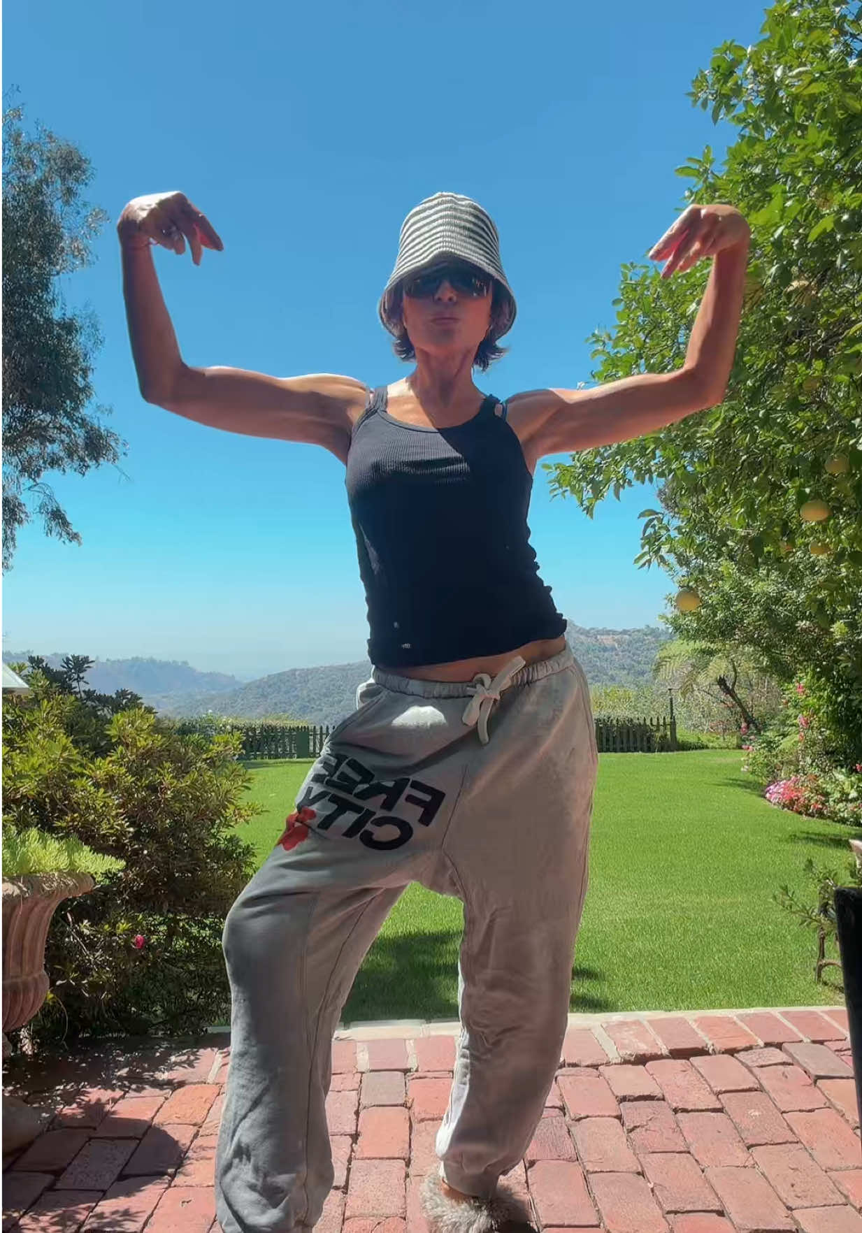 @Lisa Rinna