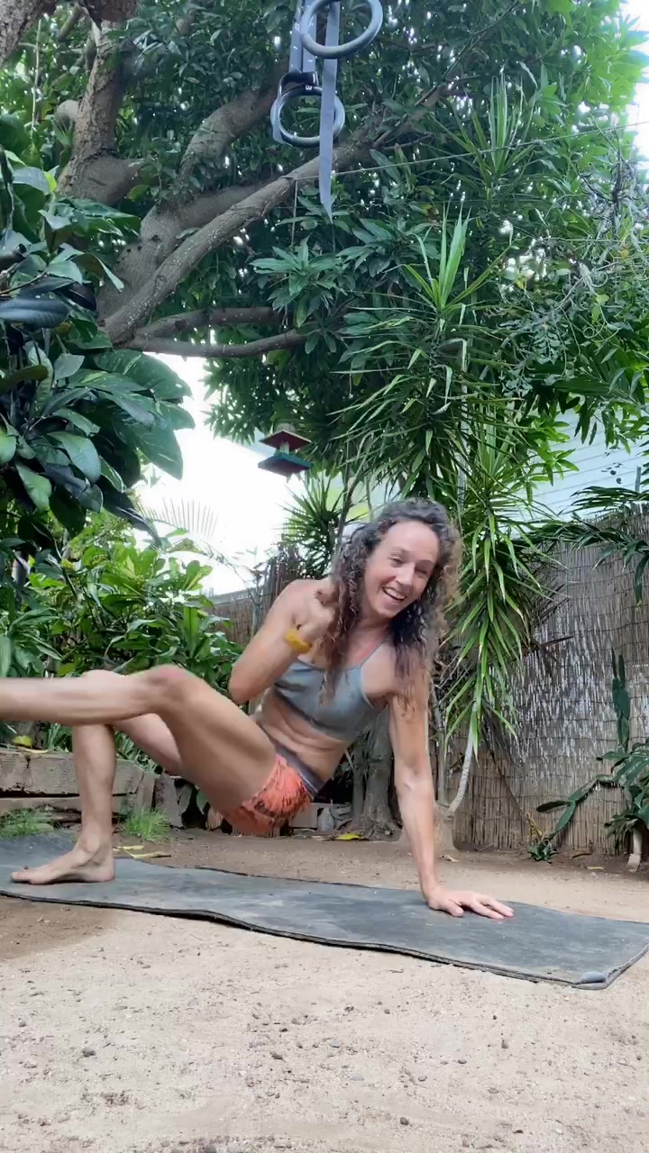 @Sarah Bublavy | Yoga + Fitness