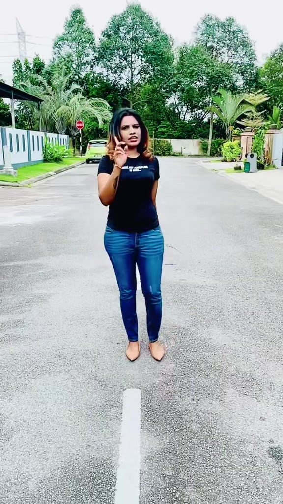 @𝒥 👣