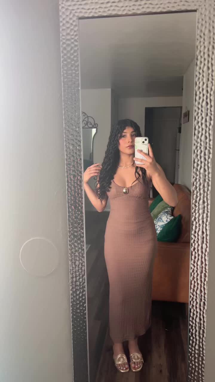 @Alison González