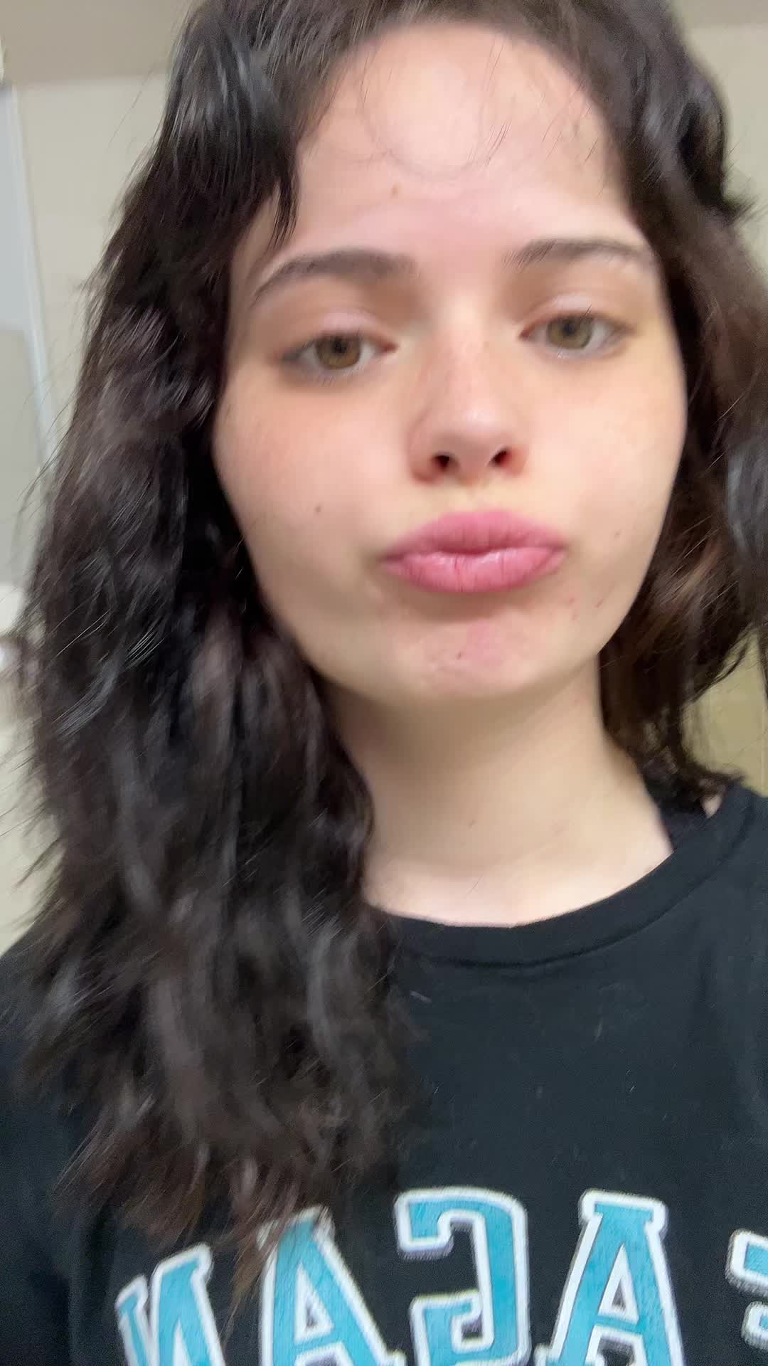 @Emily☮️
