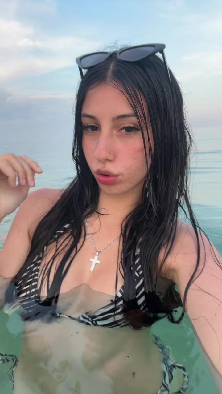 @🫦