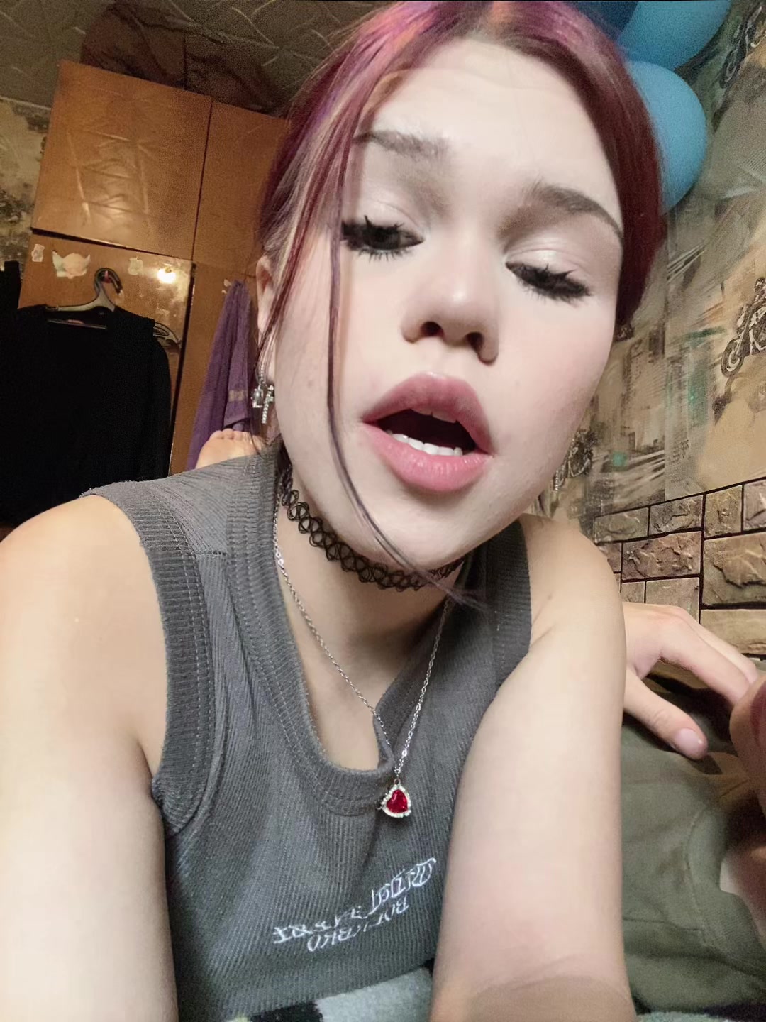 @v1kssa