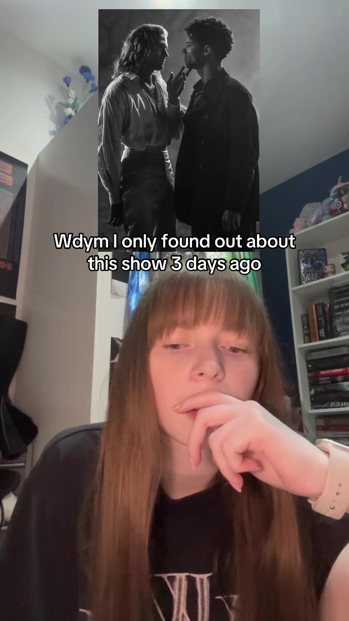 @Ellie Reads & Reacts 📚