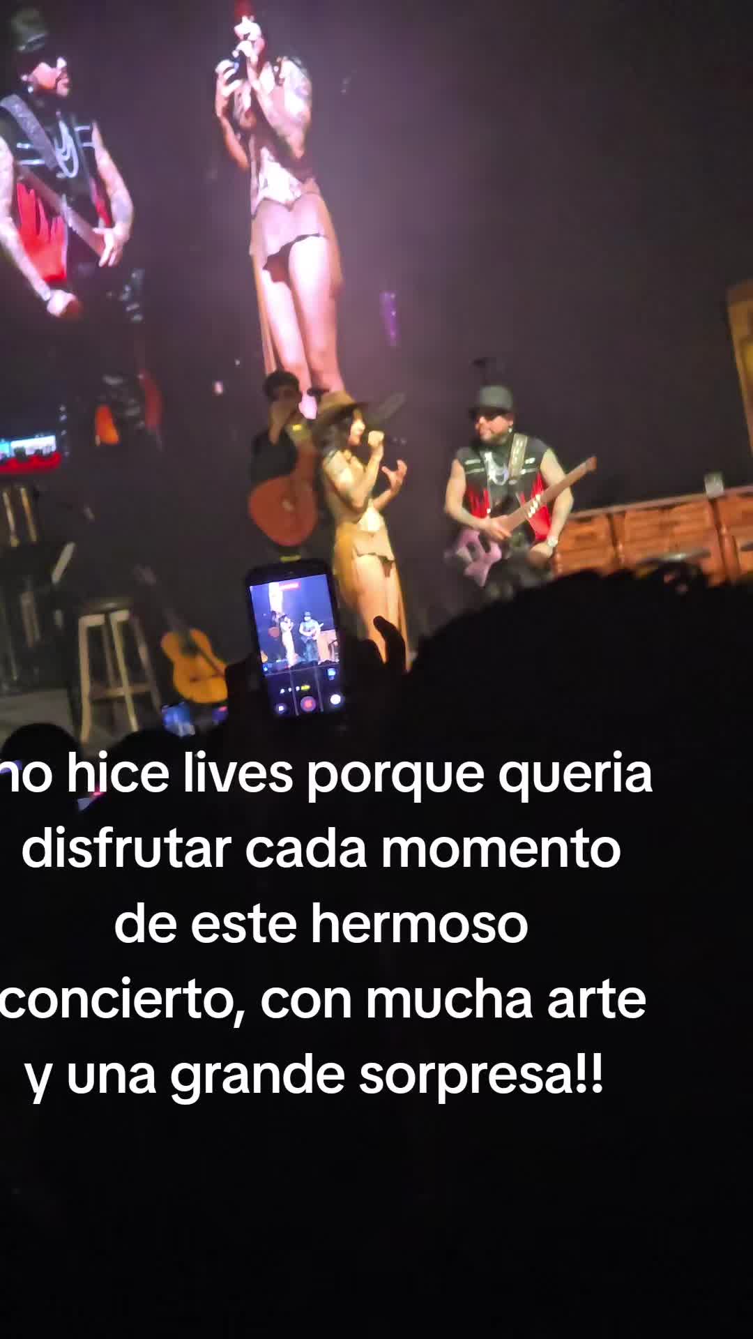 @Candy White