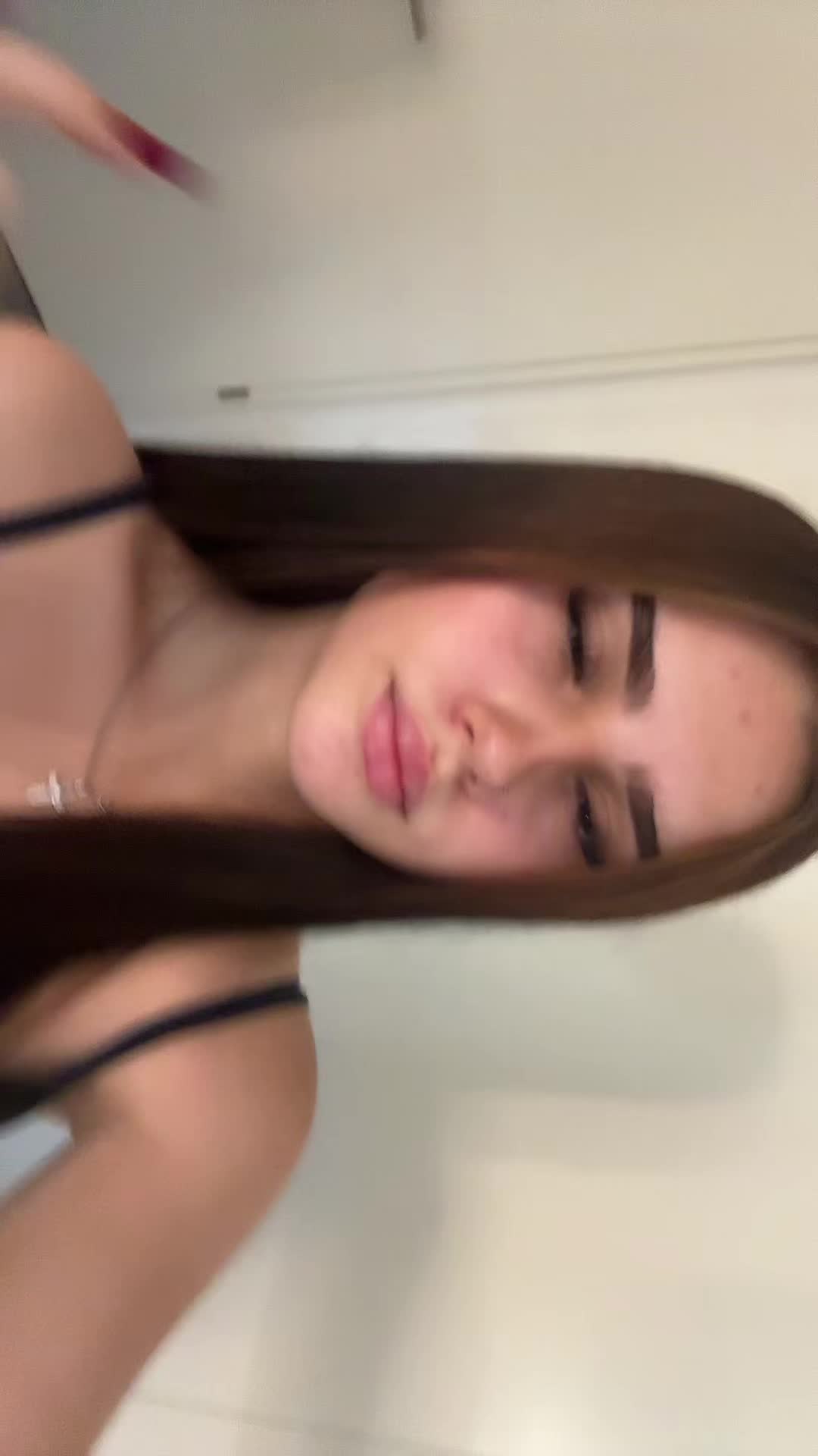 @𝐖𝐡𝐨𝐬.𝐡𝐚𝐧𝐧𝐚𝐡