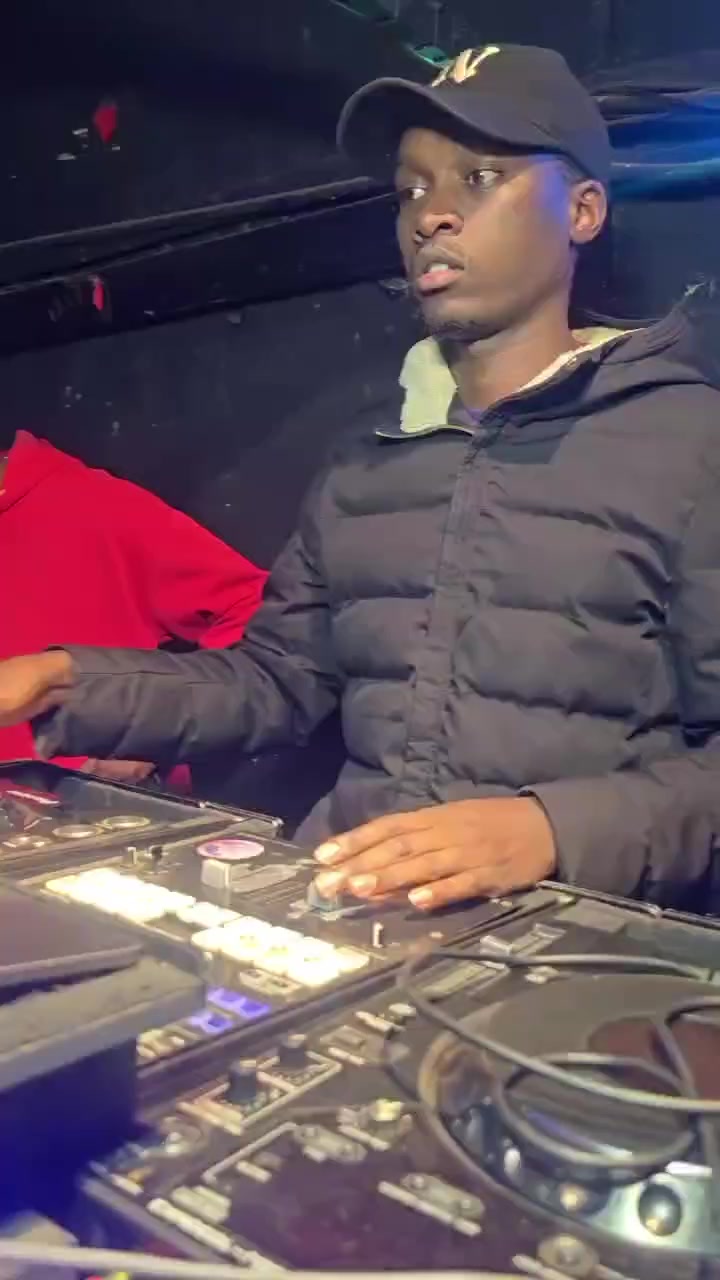 @WEEPON THE ENTERTAINER (DJ)